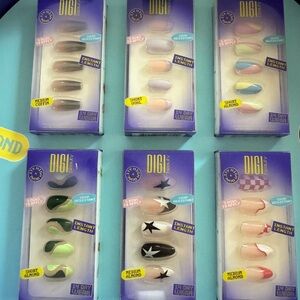 DIGI BEAUTY Press On Nails • 12 packs • comes in happy face gift box - NEW